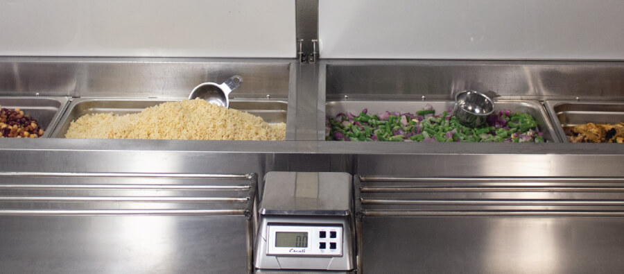 Healthy Munchery  altnernative meals plated in a microwave safe  meal prep container